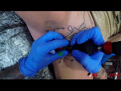 ❤️ La bomba Sully Savage, molt tatuada, es va tatuar al clítoris ️❌ Porno a nosaltres ca.pornmega.ru